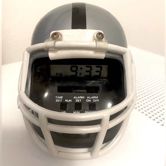 Vintage NFL Raiders Miniature Helmet Bulova digital alarm clock - Picture 3 of 4